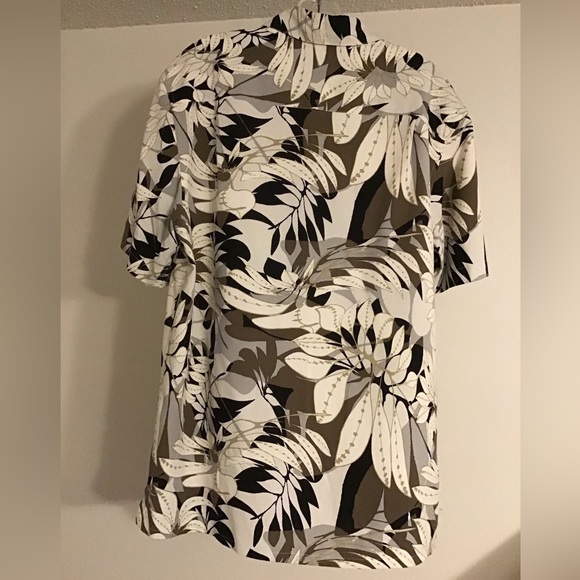 Axis Beach Hawaiian Style Button Down Short Sleeve Silk Shirt - Picture 2 of 3